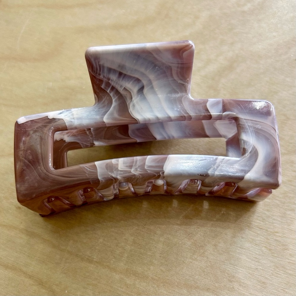 Elegant Mauve & White Marble Hair Claw Clip